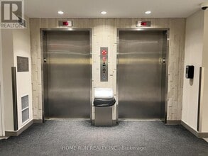 300C Lett St in Ottawa, ON - Building Photo - Building Photo