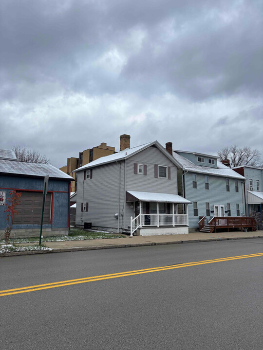 307 Market St in Leechburg, PA - Foto de edificio