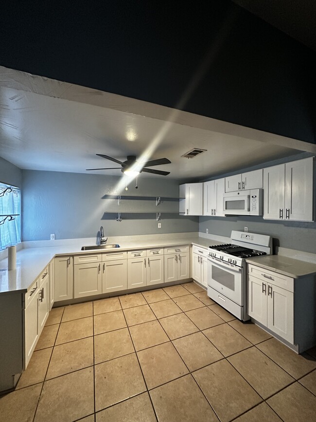 2504 Reynolds Ave in North Las Vegas, NV - Building Photo - Building Photo