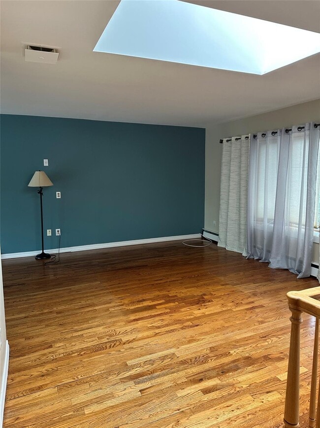 124 Dix Hwy in Dix Hills, NY - Building Photo - Building Photo