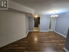 3000 Sandwich St. in Windsor, ON - Building Photo - Building Photo