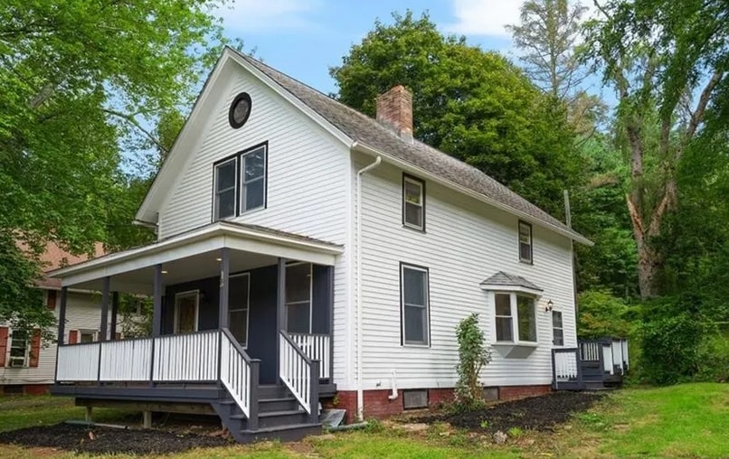 13 Halls Mill Rd in Preston, CT - Building Photo
