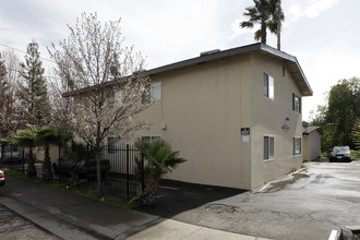 1752 Bell St in Sacramento, CA - Building Photo - Building Photo