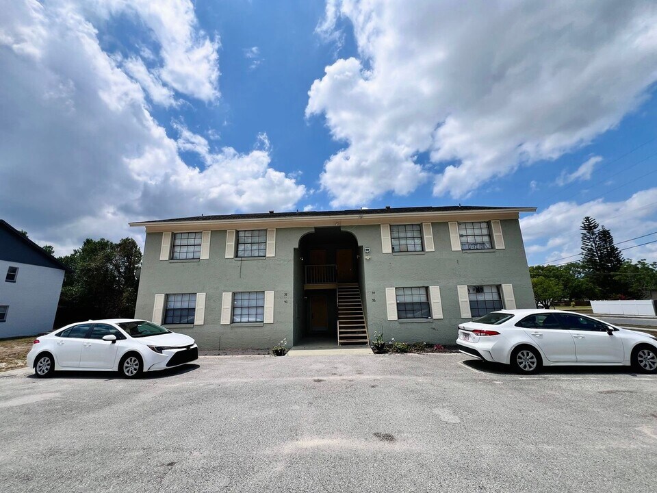 50 N Fairfax Ave in Winter Springs, FL - Building Photo