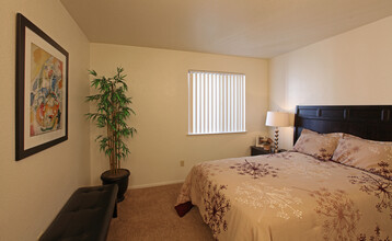 Aspen Village Apartments in Davis, CA - Building Photo - Building Photo