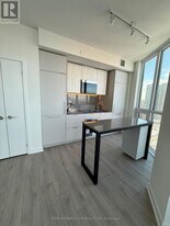 1 Fairview Rd E in Mississauga, ON - Building Photo