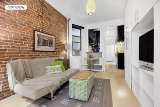 105 Thompson St in New York, NY - Building Photo - Building Photo