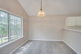 3399 Ravinia Cir in Aurora, IL - Building Photo - Building Photo