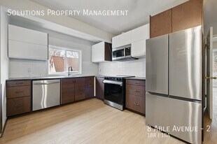 8 Able Ave in Brantford, ON - Building Photo