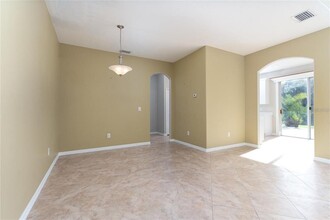 14905 Berkford Ave in Tampa, FL - Building Photo - Building Photo