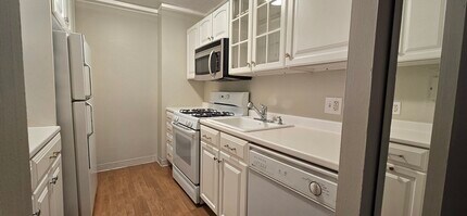 33 Pond Ave, Unit 417 in Brookline, MA - Building Photo - Building Photo