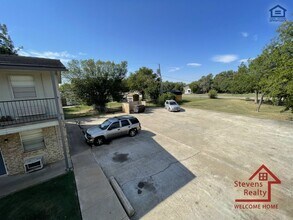 1502 NW Kingsbury Ave in Lawton, OK - Foto de edificio - Building Photo