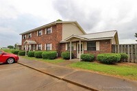 Building Photo - 825 S West St Apartments in Sikeston, Missouri
