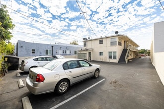 2041 W Martin Luther King Jr. Blvd in Los Angeles, CA - Foto de edificio - Building Photo