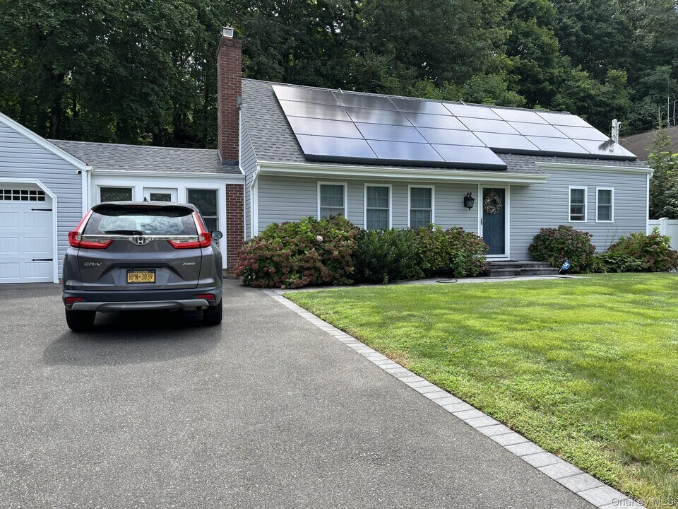 24 Waterside Ave in Northport, NY - Building Photo