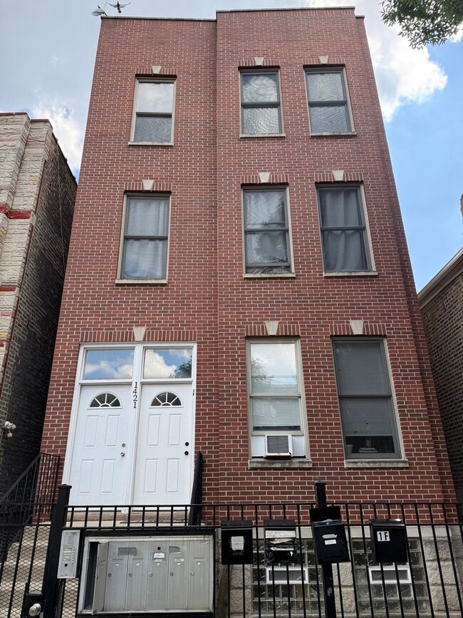 property at 1421 N Rockwell St