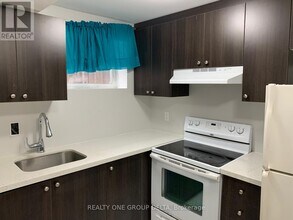 29 Alhart Dr in Toronto, ON - Building Photo - Building Photo