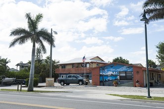 Ocean House Apartments in Fort Pierce, FL - Building Photo - Building Photo