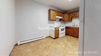 14 Rancourt Ave in Winslow, ME - Foto de edificio - Building Photo