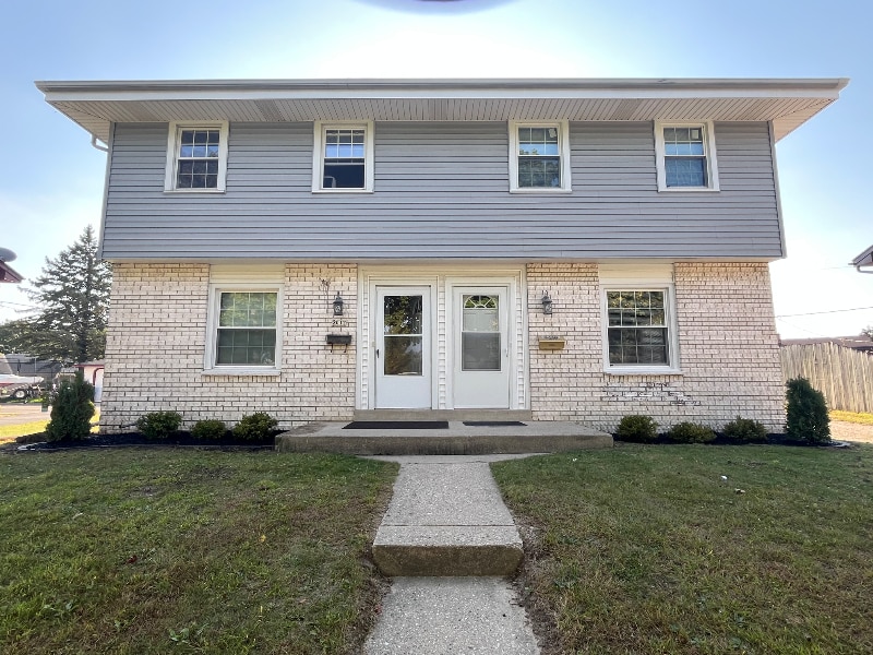 2 S Grand Ave in Waukesha, WI - Building Photo