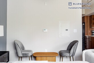 10333 Main St, Unit FL3-ID838 in Bellevue, WA - Foto de edificio - Building Photo