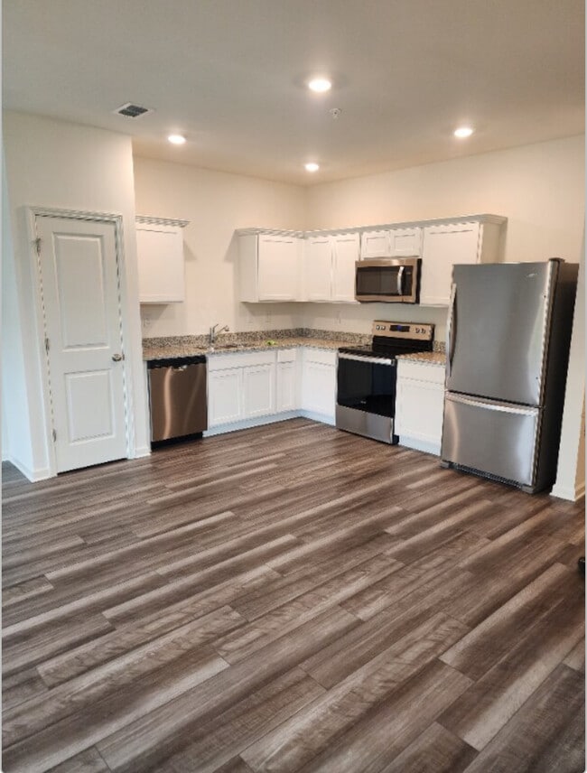 581 Magnolia Cir in Palmetto, GA - Foto de edificio - Building Photo