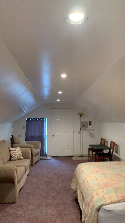 306 Chastain Rd, Unit Apt 1 in Seffner, FL - Building Photo