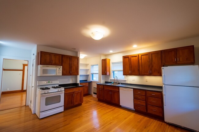 76 Wenham St, Unit 1 in Boston, MA - Building Photo - Building Photo