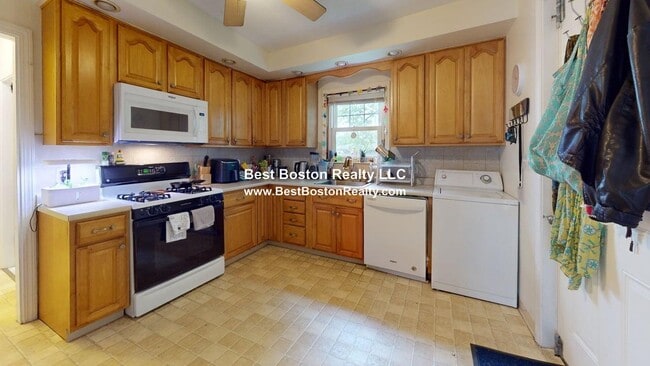 101 Mills St, Unit 2 in Malden, MA - Foto de edificio - Building Photo