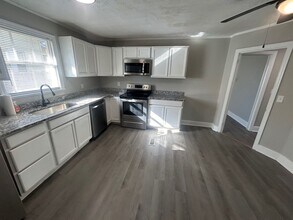 803 Center St in West Columbia, SC - Building Photo - Building Photo