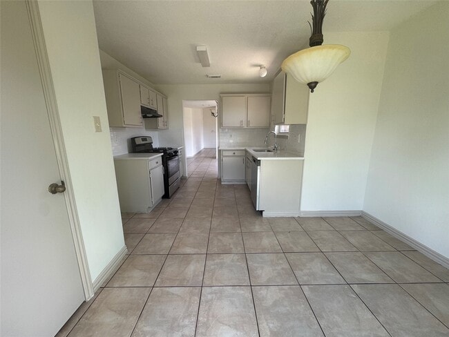 6810 Creek Village Dr