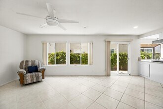 24681 Creekview Dr in Laguna Hills, CA - Foto de edificio - Building Photo