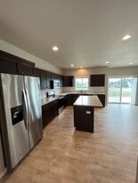 3027 39th Ave S in Moorhead, MN - Building Photo