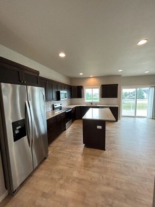 3027 39th Ave S in Moorhead, MN - Building Photo