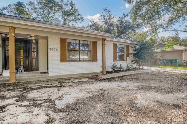 207 McClure Dr in Gulf Breeze, FL - Building Photo - Building Photo