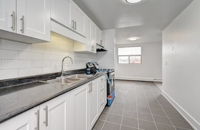 Woodside Avenue Apartments in Cambridge, ON - Building Photo - Building Photo