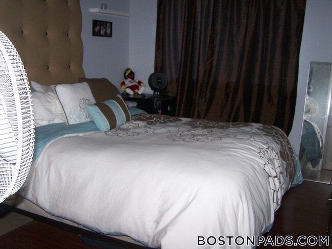 14 Murdock St, Unit 1-7 in Somerville, MA - Foto de edificio - Building Photo