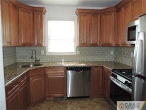 16 E Kupsch St-Unit -D in Sayreville, NJ - Foto de edificio - Building Photo
