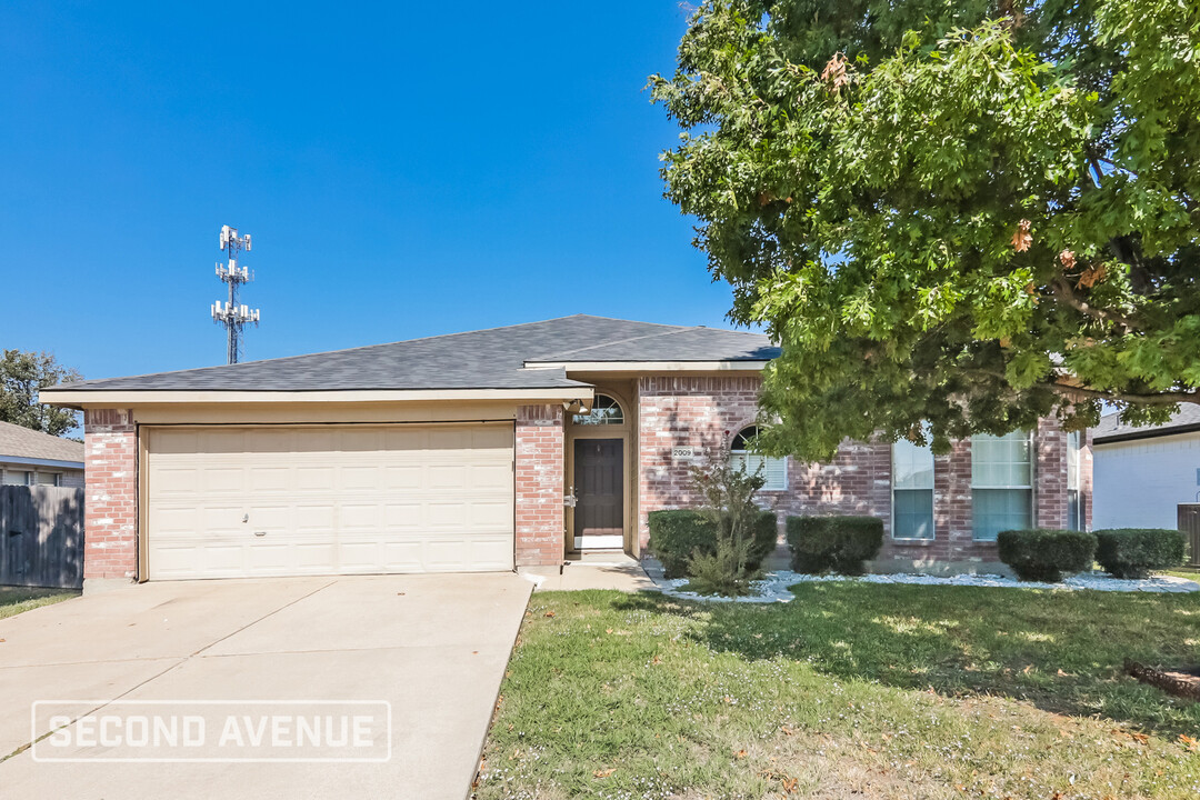 2009 Waterview Dr in Little Elm, TX - Building Photo