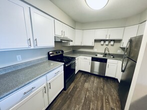 Windsor on the River in Cedar Rapids, IA - Building Photo - Building Photo