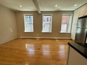 33 Grove 2 Grv in Boston, MA - Building Photo - Building Photo