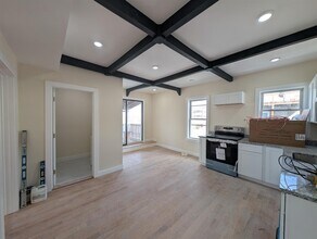 5 Lowell Cir, Unit 3 in Somerville, MA - Foto de edificio - Building Photo