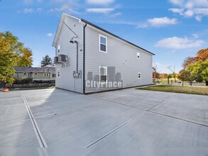 2801 E Riverside Dr in Indianapolis, IN - Building Photo - Building Photo