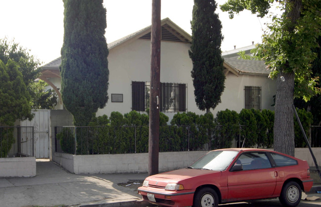 1426-1428 1/2 N Serrano Ave in Los Angeles, CA - Building Photo - Building Photo