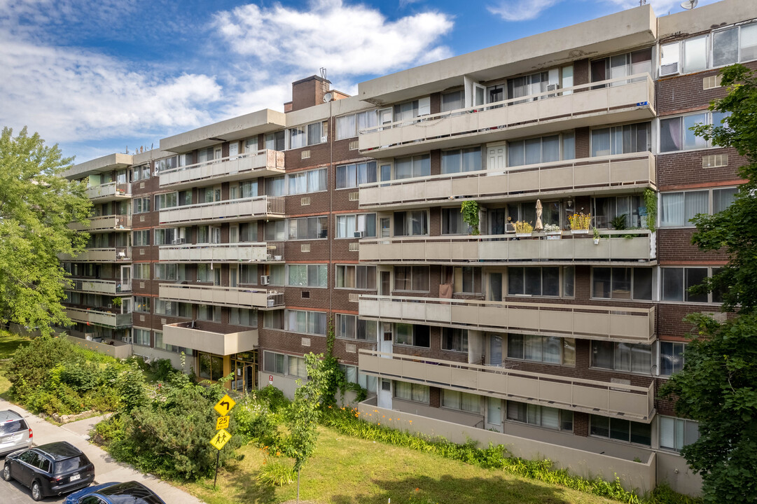 10355 de Bois-de-Boulogne in Montréal, QC - Building Photo