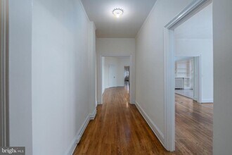 100 W University Pkwy in Baltimore, MD - Building Photo - Building Photo