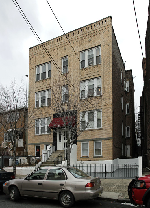 84 Van Wagenen Ave in Jersey City, NJ - Building Photo