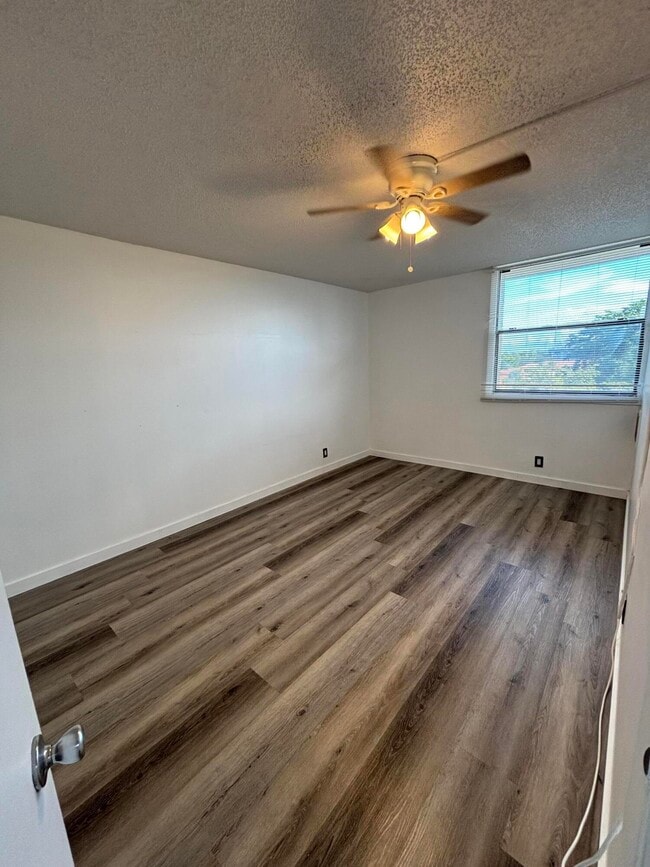 2701 Riverside Dr in Coral Springs, FL - Building Photo - Building Photo