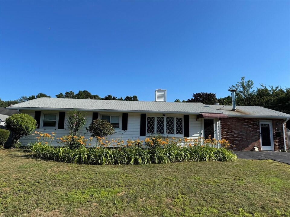 12 Reed Rd in Peabody, MA - Building Photo