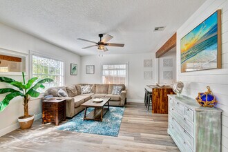 4910 Garden Ave in West Palm Beach, FL - Building Photo - Building Photo